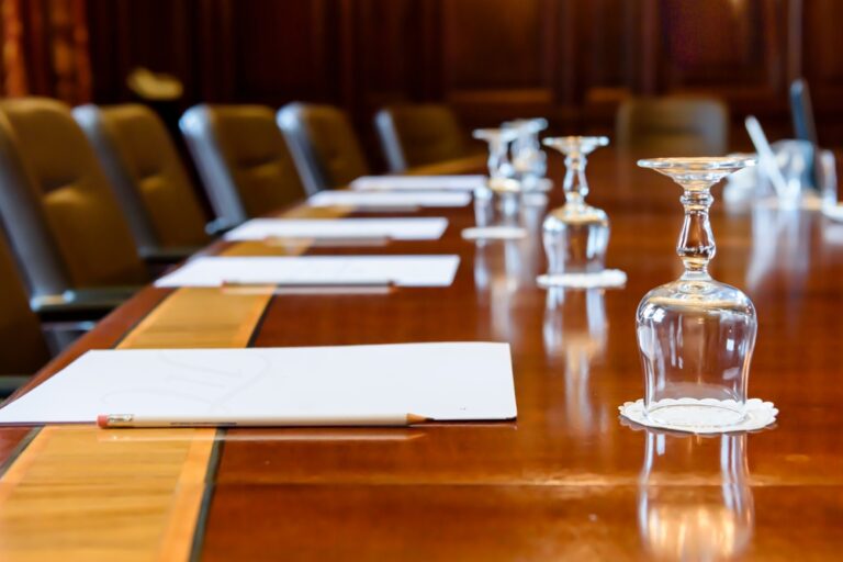 Large,Wooden,Table,In,A,Board,Room,With,Wood,Panelling,