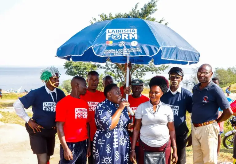 The SEAH awareness campaign issue some items like umbrellas to improve the working conditions of fishers traders at market - July 2026