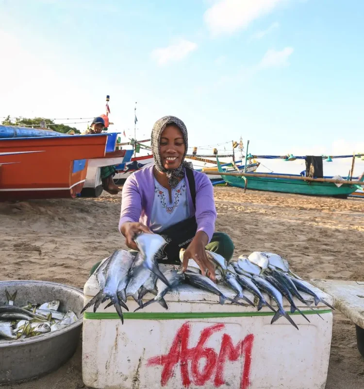 fishmonger-sells-fish-morning-market